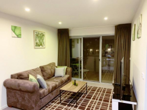 Tranquil, Relaxing Forrest Style Apartment - Braddon CBD Canberra